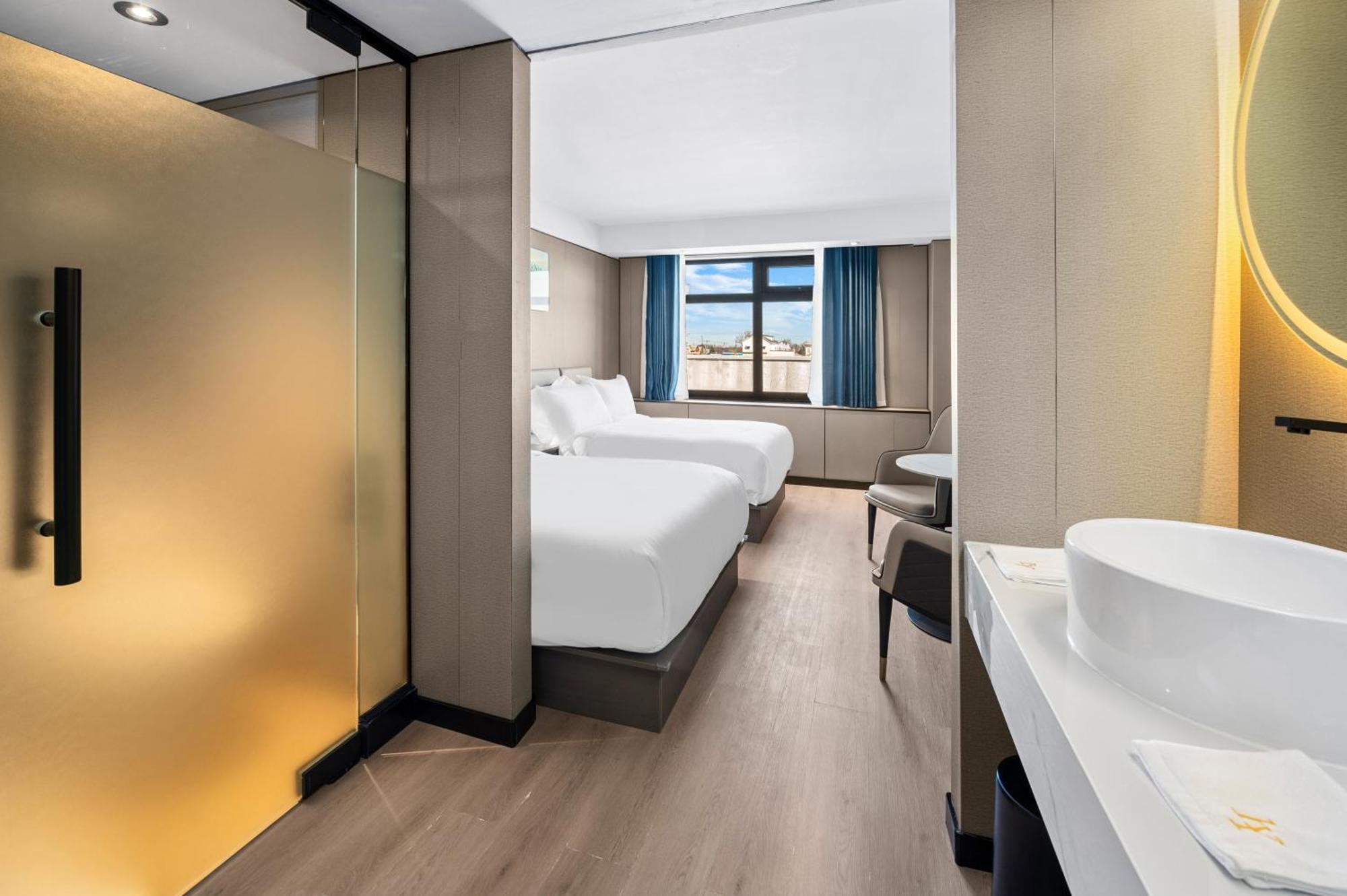Ly New York Hotel Exterior photo