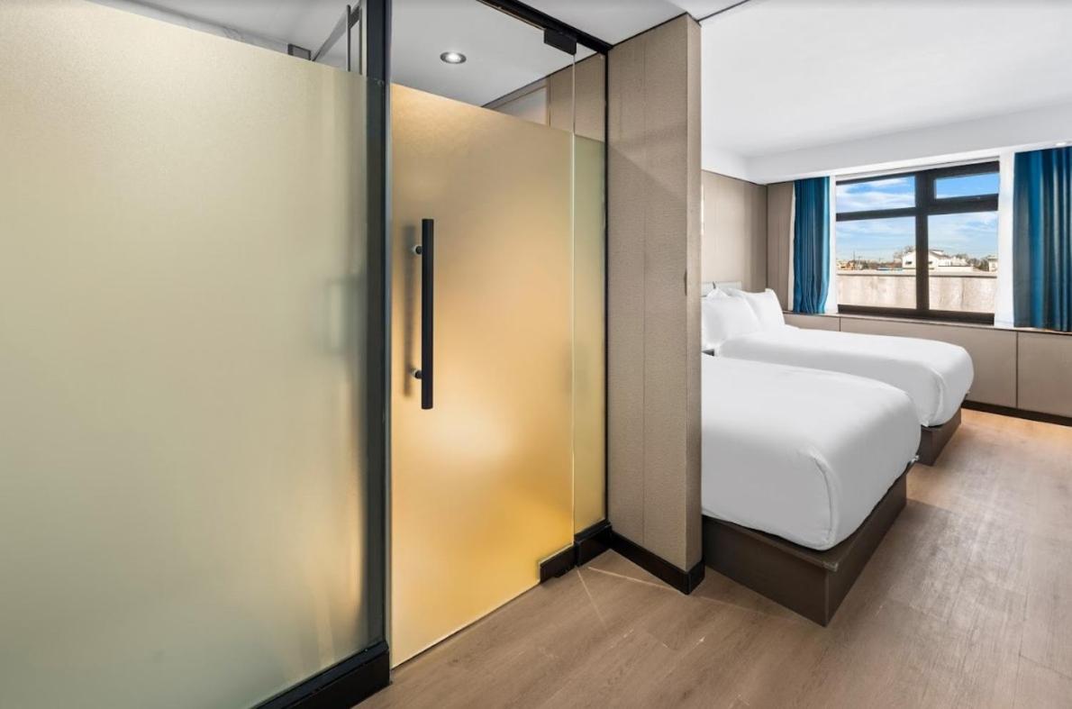 Ly New York Hotel Exterior photo